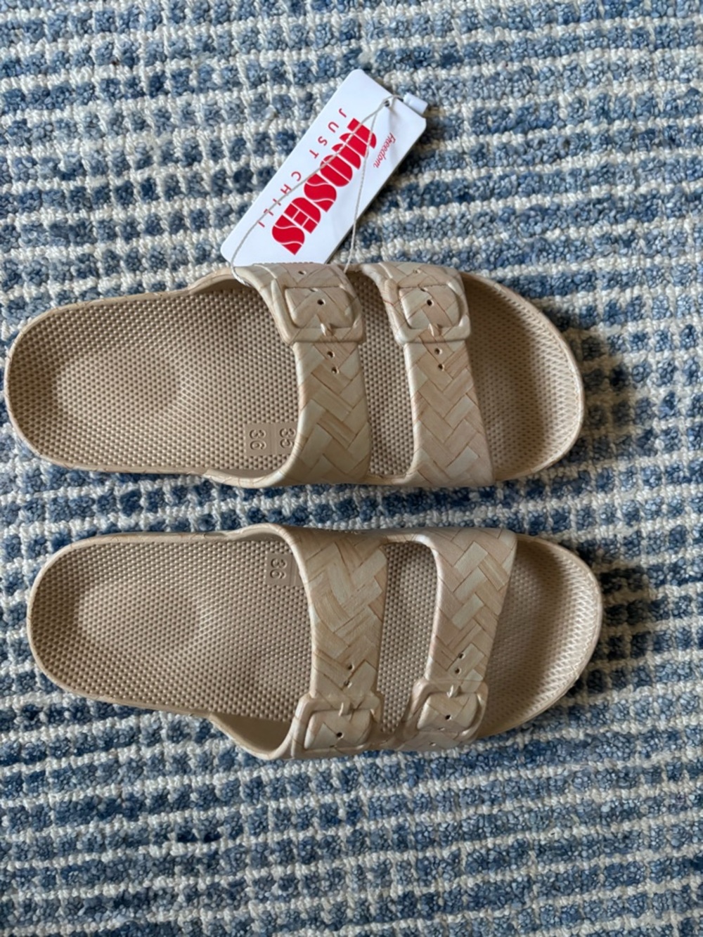 NWT size 36 Freedom Moses Two Band Slides in Bali Sands